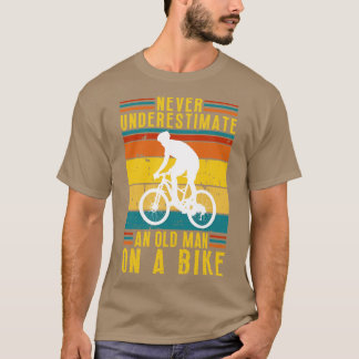 自転車で老人を過小評価しない5 Tシャツ
