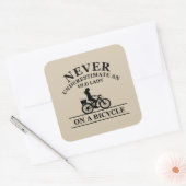 自転車で老婦人を甘く見てはいけない スクエアシール (封筒)