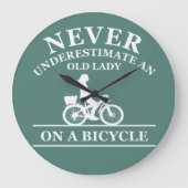自転車で老婦人を甘く見てはいけない ラージ壁時計 (正面)