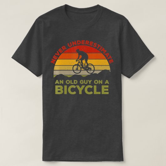 自転車で走る老人を決して過小評価しない Tシャツ (デザイン正面)
