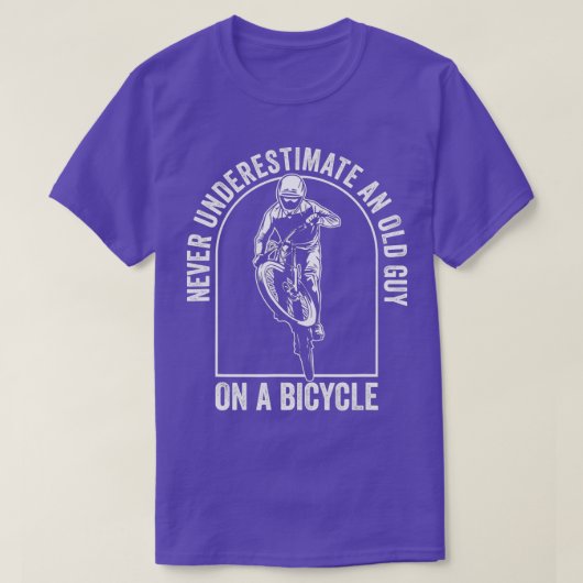 自転車で走る老人を決して過小評価しない Tシャツ (デザイン正面)
