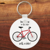 「自転車で顔に当たるな!」 キーホルダー (正面)