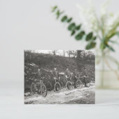 自転車とオートバイの警察官、1915年。ヴィンテージ写真 ポストカード (スタンド正面)