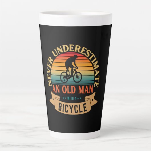 自転車に乗ったおじいさんをナメるな カフェラテマグ (正面)