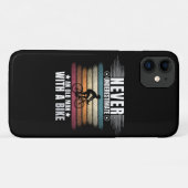 自転車に乗ったおじいさんをナメるな Case-Mate iPhoneケース (裏面(横))