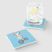 自転車に乗ったかわいい小さな白いヤギ ストーンコースター (横)