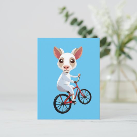 自転車に乗ったかわいい小さな白いヤギ ポストカード (スタンド正面)
