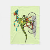 自転車に乗ったアナビセチア恐竜。 フリースブランケット (正面)