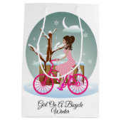 自転車に乗った女の子の冬の抱き枕 – 中、マット ミディアムペーパーバッグ (裏面)