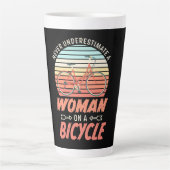 自転車に乗った女性 カフェラテマグ (正面)