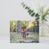 自転車に乗った彼の女の子とドングリ小妖精や小人 ポストカード (スタンド正面)