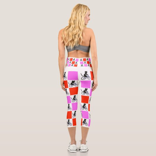 自転車に乗った猫キャットスポーティなサイクリストおもしろい カプリレギンス (裏面)