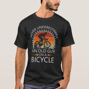 自転車に乗った老人は決してサイクリングヴィンテージを脱がさない Tシャツ