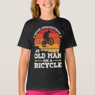 自転車に乗った老人を決して甘く見ない Tシャツ