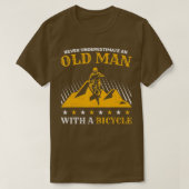 自転車に乗った老人を決して過小評価しないサイクリング Tシャツ (デザイン正面)