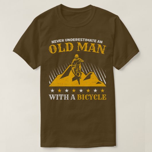 自転車に乗った老人を決して過小評価しないサイクリング Tシャツ (デザイン正面)