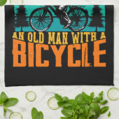 自転車に乗った老人を決して過小評価しない キッチンタオル (折り畳み)