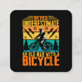 自転車に乗った老人を決して過小評価しない スクエア名刺 (裏面)