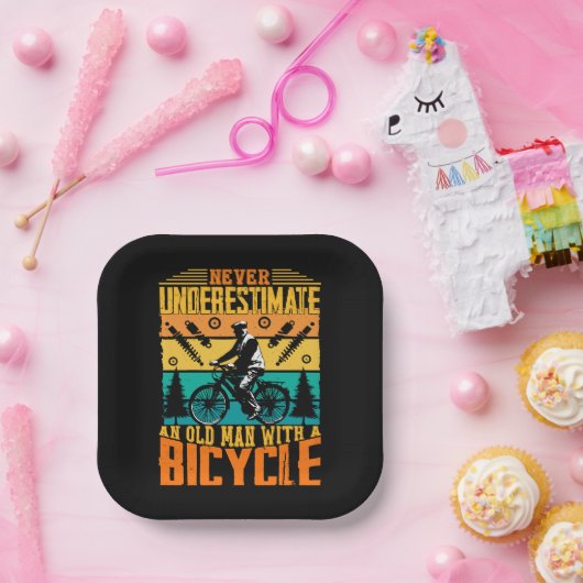 自転車に乗った老人を決して過小評価しない ペーパープレート (パーティー)