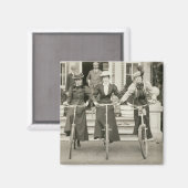 自転車に乗った3人の女性、1900年代初期(写真つき) マグネット (正面/裏面)