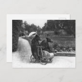 自転車に乗っているビクトリアンで風変わりなくま ポストカード (正面/裏面)