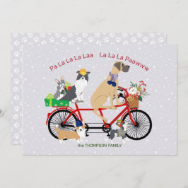 自転車に乗っている犬はバスケットのクリスマスを示します カード