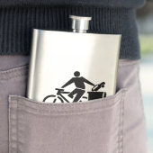 自転車に乗って車をゴミ箱に入れる フラスク (インサイチュ)