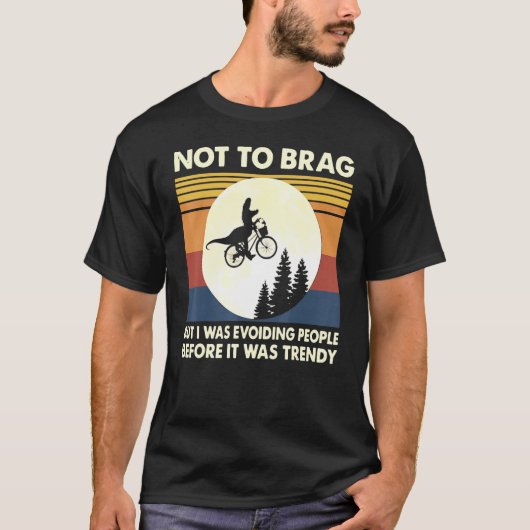 自転車に乗ってTレックスをブラッグしな飛んでいるい Tシャツ (正面)