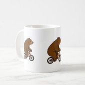 自転車に乗るクマ - ワイルドライドの気分 コーヒーマグカップ (正面左)