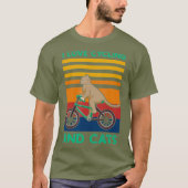 自転車に乗るサイクリングと猫が好き Tシャツ (正面)