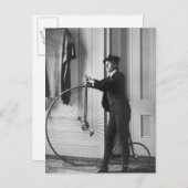 自転車に乗る男装の女性 ポストカード (正面/裏面)