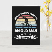 自転車に乗る老人のユーモアギフト 父の日 カード (黄色い花)