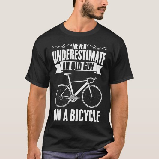 自転車に乗る老人の力を過小評価するな サイクリスト Tシャツ (正面)