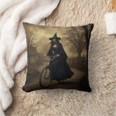 自転車に乗る魔女 クッション (ブランケット)