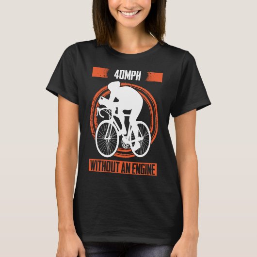 自転車のサイクリストが速く乗動揺してる Tシャツ (正面)
