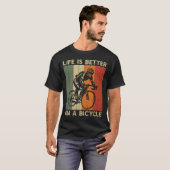 自転車のサイクリングで人生はおもしろい良い Tシャツ (正面フル)