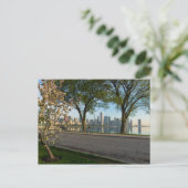 自転車の乗り降ろし連帯はがき ポストカード (スタンド正面)