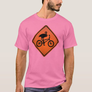 自転車の警告標識のフラミンゴ Tシャツ