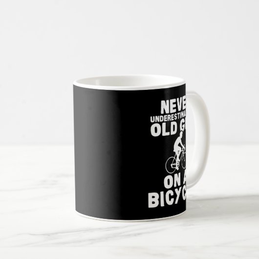自転車の贈り物Lの老人を決して甘く見ない コーヒーマグカップ (正面右)