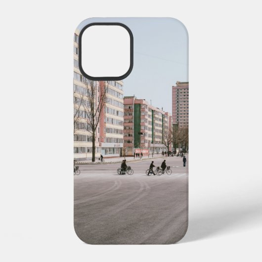 自転車を運転する未知の人 iPhoneケース (裏面)