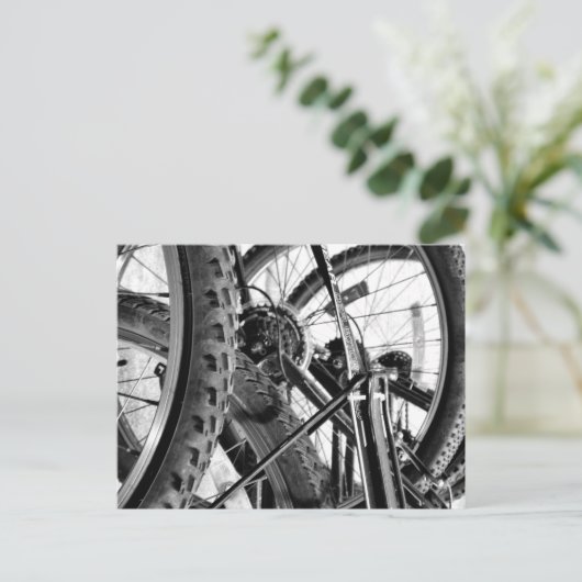 自転車タイヤギアチェーンモダンBWポップ・アートの Art ポストカード (スタンド正面)