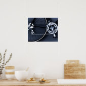 自転車チェーン、ペダル、ギアのクローズアップ ポスター (キッチン)