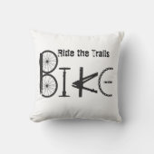 自転車パーツから作られたトレイルBIKEに乗る クッション (正面)