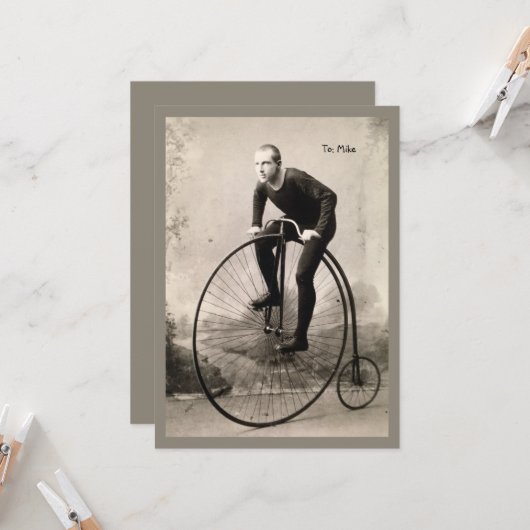 自転車旅行のグリーテ素晴らしィングカードを持っている カード (正面/裏面インサイチュ)