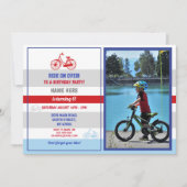 自転車誕生日自転車に乗るパーティー赤い少年の写真 招待状 (正面)