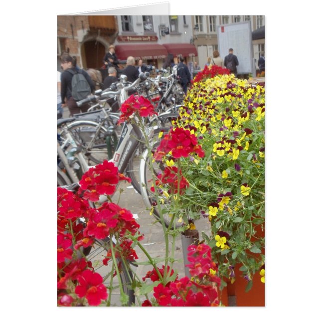 自転車、ブリュージュ、ベルギーの歴史的な市民会館 (正面)