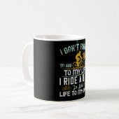 自転車 – 自転車が私の日に命を与える コーヒーマグカップ (正面左)
