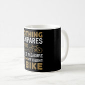 自転車 – 自転車に乗って比較するものはない コーヒーマグカップ (正面右)