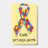 自閉症があります。緊急時はママを呼んでください - IDバッジ バッジ (表面)