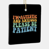 自閉症で不安だから我慢してグルーヴィ セラミックオーナメント (右)